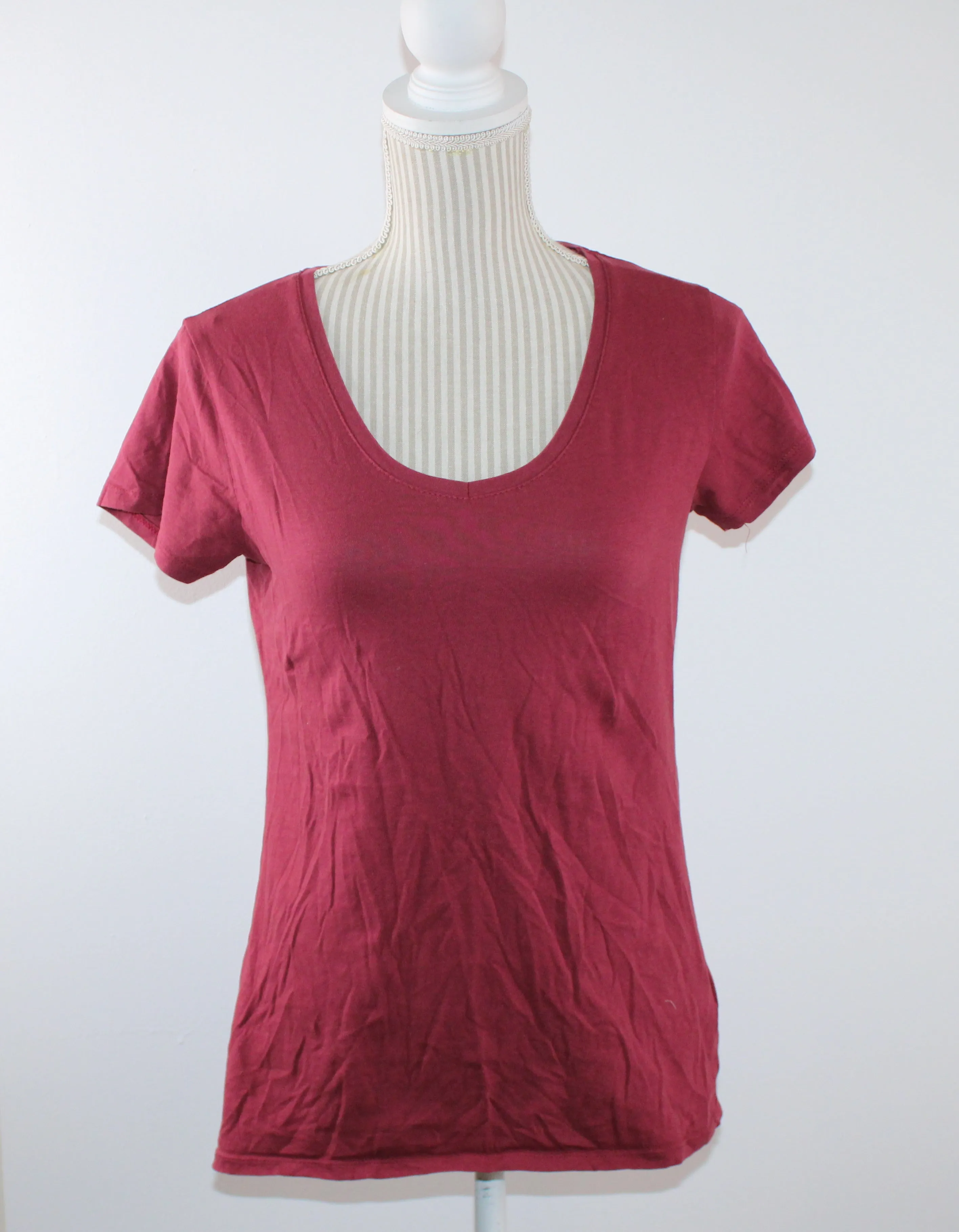 ARDENE MAROON TSHIRT LADIES MED EUC